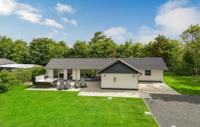 4 Bedroom Lovely Home In Tarm